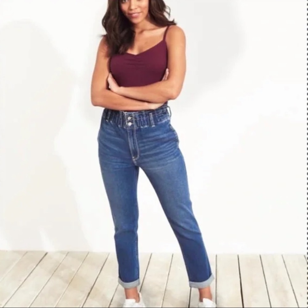 Hollister Ultra High Rise Mom Jeans With Ruffled Waist - Women | Size: 26